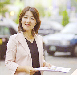 駅立ち市政報告の様子
